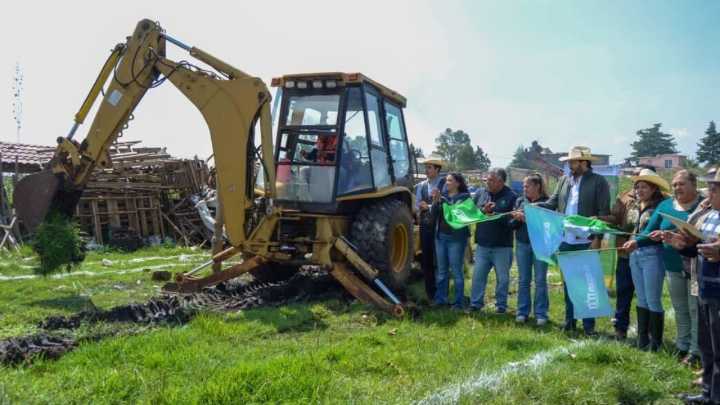 Arranca Adolfo Solís obras de tanques de agua en comunidades de Almoloya