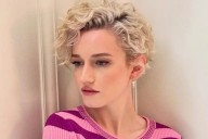 La película biográfica de Madonna no está cancelada, asegura Julia Garner