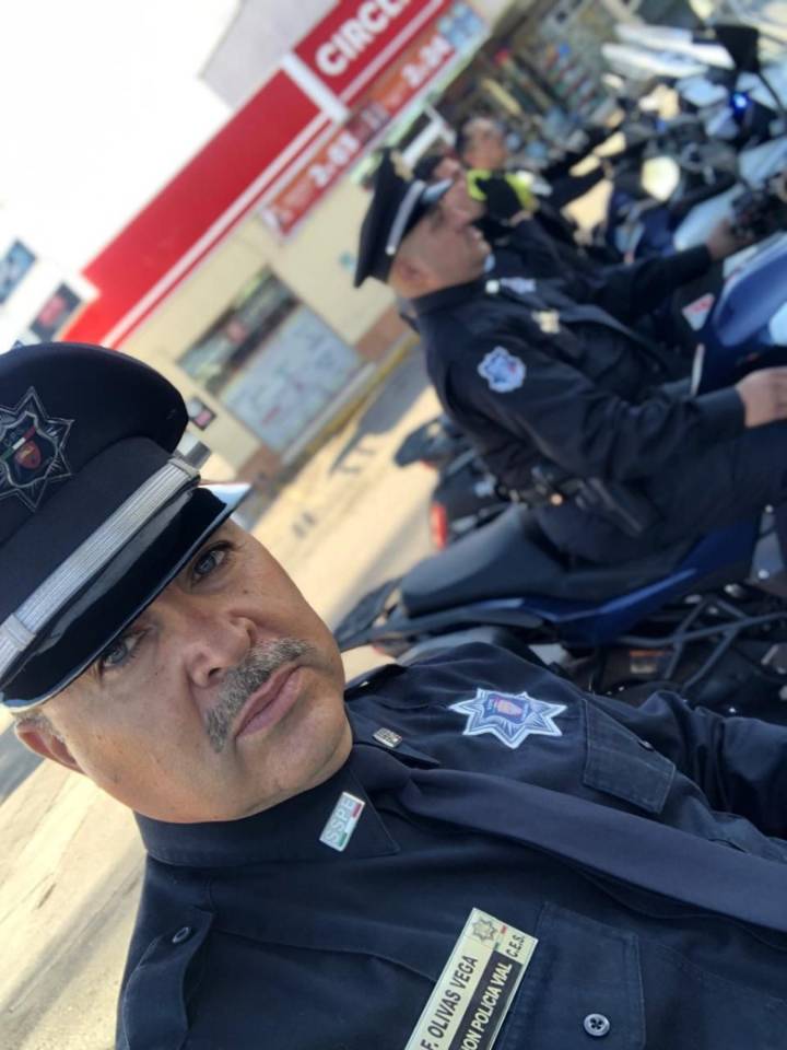 Rinde SSPE homenaje al comandante Felipe Olivas Vega por más de tres décadas de servicio en la Policía Vial