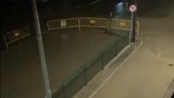 Las fuertes lluvias desbordan el barranco de la Saleta de madrugada e inundan algunas calles de Aldaia