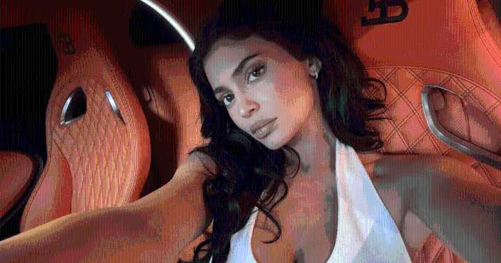 Kylie Jenner Shows Off Her Natural Hair in New Selfie