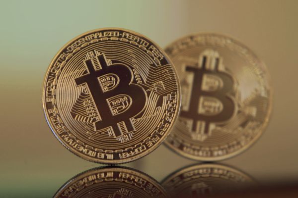 Escasez de dólares impulsa el uso de criptomonedas en Venezuela