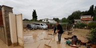 La Aemet mantiene la alerta roja por lluvias torrenciales en Valencia: la borrasca descarga 200 litros por metro cuadrado en torno al delta del Ebro