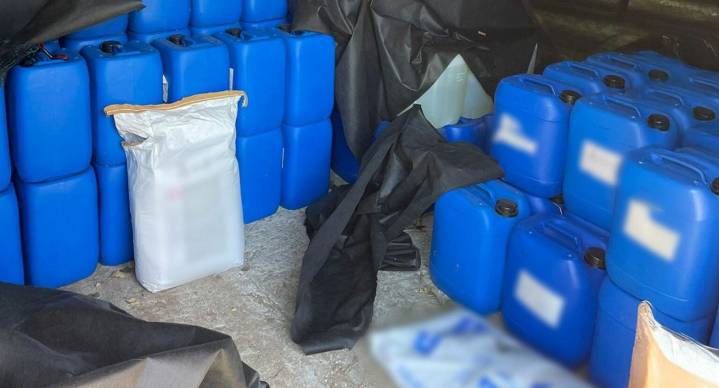 Detienen a dos mexicanos tras desmantelar laboratorios clandestinos de metanfetamina en Polonia