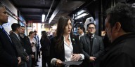 El tenso momento que vivió Victoria Villarruel en su visita a una fábrica de neumáticos cuando se cruzó con un líder sindical