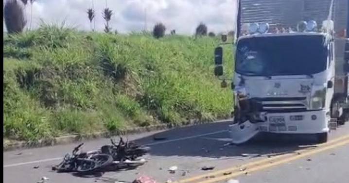 Aparatoso accidente en la vía Manizales-Medellín: un motociclista lesionado