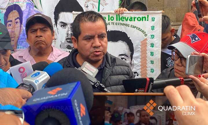 Lamentan padres de 43 falta de avances tras reunión con Sheinbaum