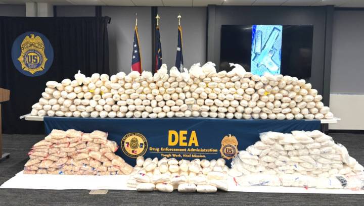 DEA arrestó a 670 personas vinculadas al cártel CJNG e incautó millones de dólares, drogas y armas