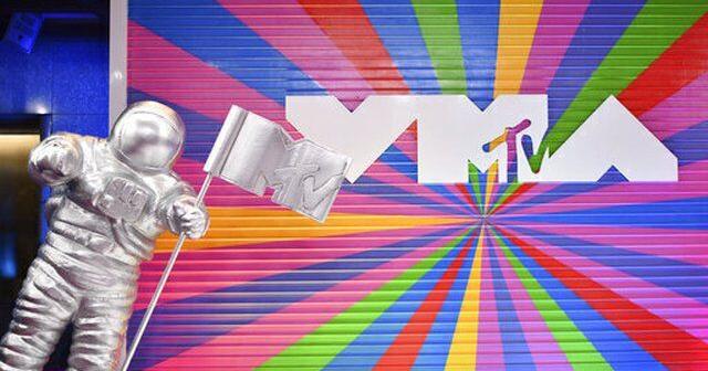 The MTV Video Music Awards are back. Taylor Swift and Beyoncé go head