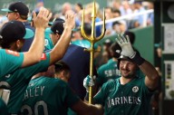 Mariners’ Cal Raleigh sets single-season HR record by switch