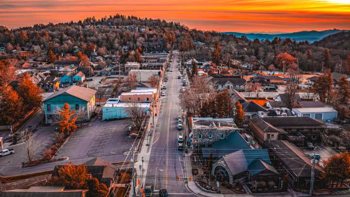 These Mountain Towns In North Carolina Have Asheville Vibes, But Better