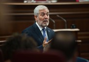 El Gobierno español «asume» ante la UE limitar la venta de vivienda a no residentes en Canarias