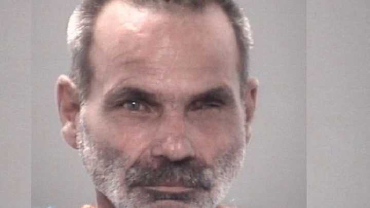 Hombre Mató y Comió a sus 2 Pavos Reales "por Despecho" en Florida; lo Acusan de Crueldad Animal