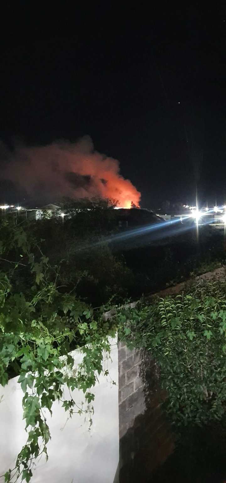 Incendio en Periférico cumple casi 24 horas sin ser controlado