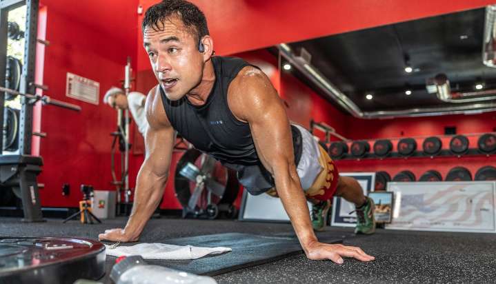 Oregon National Guard major sets world record for pushups in an hour