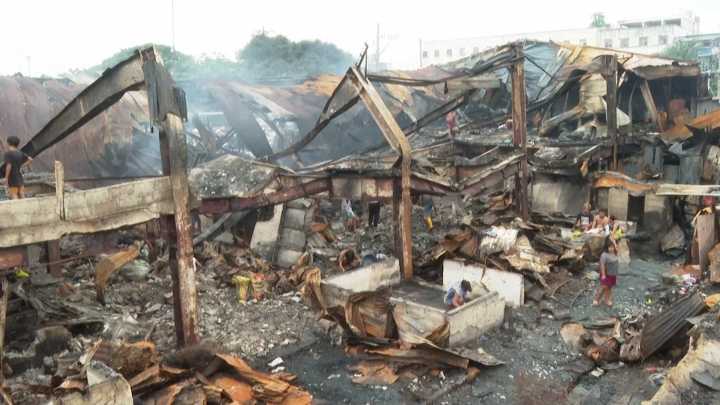 Video: Families plead for help after Manila fire displaces thousands