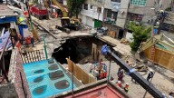 Iztapalapa: ocho familias en la banqueta por el socavón
