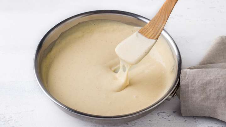This Vegetable Saves Cheese Sauce From Being Too Heavy