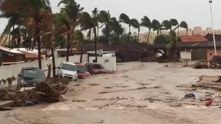 VIDEO | Hombre es arrastrado por la corriente en Cabo San Lu...