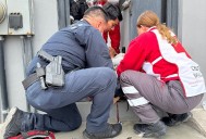 Rescatan en Ensenada a trabajador herido en casa en construcción