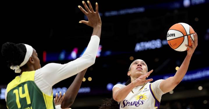 Dearica Hamby and the Sparks pull off thrilling comeback win over Seattle