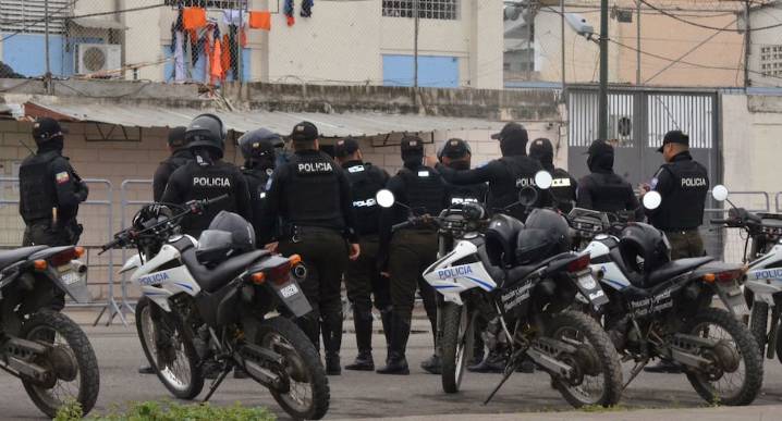 Enfrentamiento en cárcel de Machala deja 14 muertos y fuga de presos en Ecuador