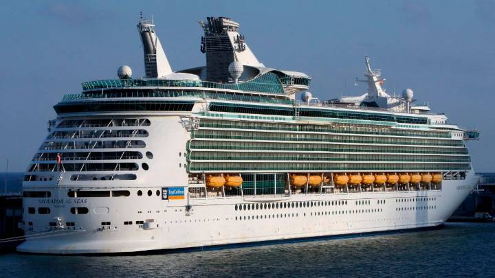 Pasajero salta de crucero en Puerto Rico por deuda