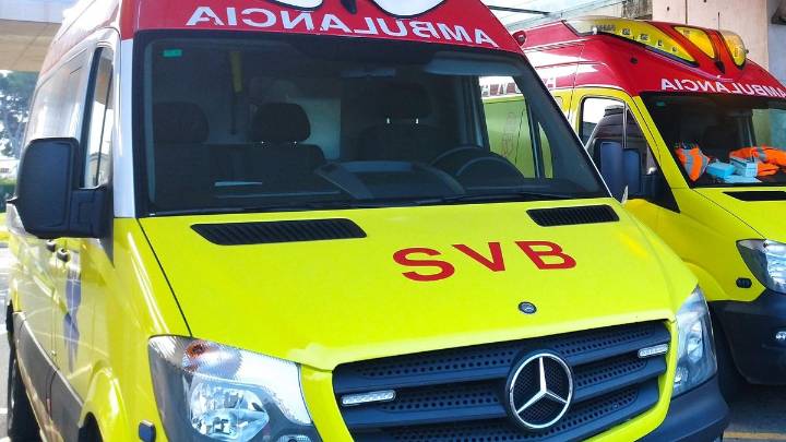 Una persecución en la AP-7 acaba en Benissa con el coche de los delincuentes dando vueltas de campana y el de la Guardia Civil volcado