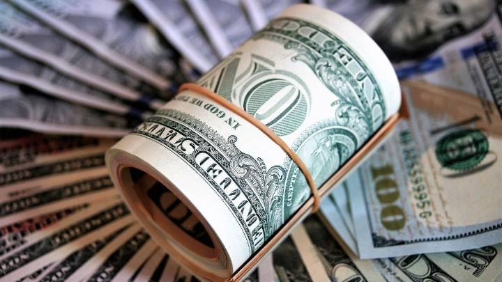 El dólar blue volvió a ser el más caro luego de dos meses