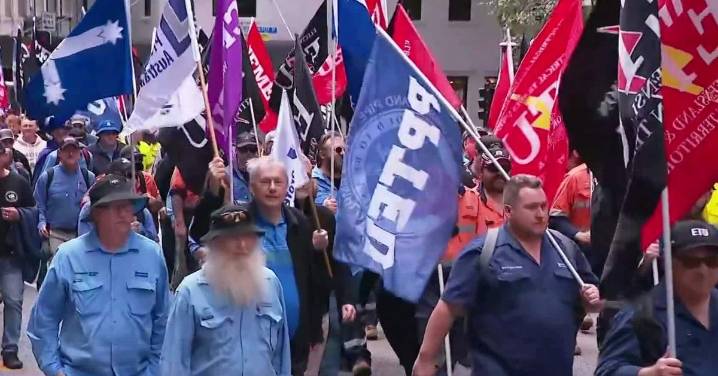 Brisbane 2032: Workers march on parliament amid Productivity Commission report Brisbane Olympics warning