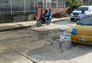 Hundimiento de placa en la Avenida del Río afecta la movilidad vial