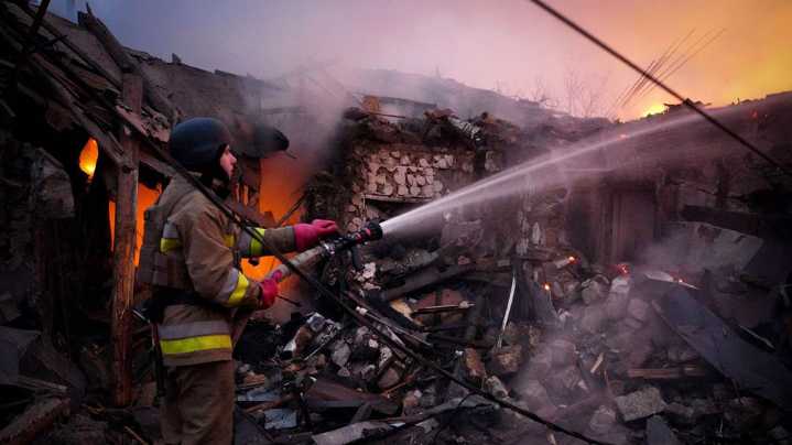 Zelenski: Rusia lanza más de mil drones y 900 bombas en una semana sobre Ucrania