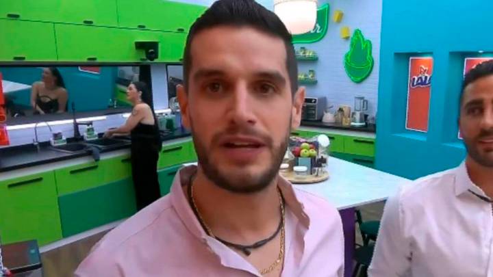 Adrián Marcelo regala 50 mil pesos para la boda de una pareja