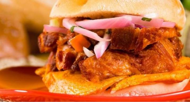 Mundial de Desayunos | Orgullo nacional: el pan con chicharrón pone en alto la gastronomía peruana | Ibai Llanos 
