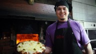 Alex, el mejor pizzero de San Juan, ganó con el aliento de una pizzería familiar