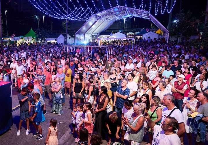 El Sardinero como escenario del mundo: más de 250.000 personas recorrieron los cinco continentes con el Festival de las Naciones