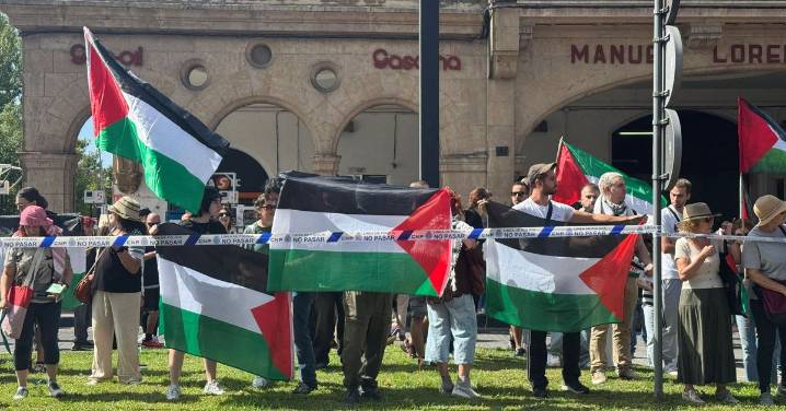 Protestas por Palestina al paso de la Vuelta Ciclista a España por Salamanca