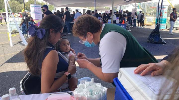 Aplicaron 10 mil vacunas contra el sarampión en macrocentro del Estadio Olímpico Universitario