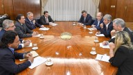 Más fondos discrecionales y negociación de deudas: las señales de Milei para atraer a los gobernadores
