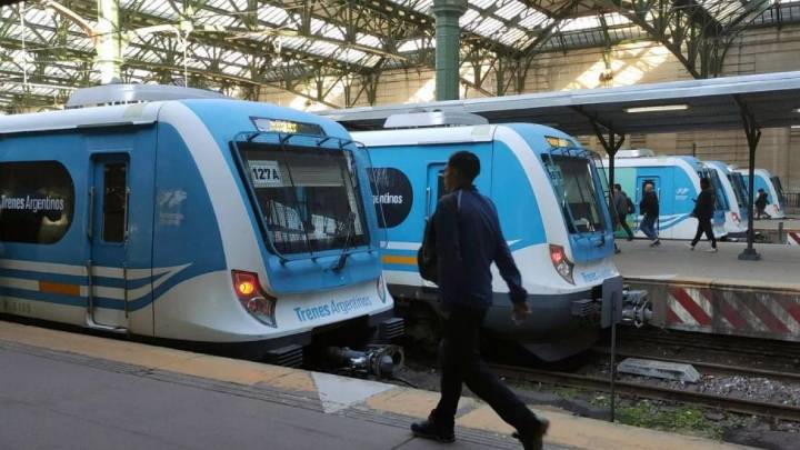 Los trenes circulan a 30 km por una protesta: exigen mejoras laborales y paritarias