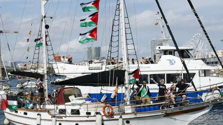 Las embarcaciones más pequeñas de la flotilla humanitaria a Gaza regresan de nuevo a Barcelona por el mal tiempo