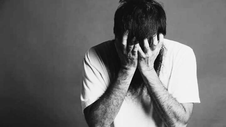 Expertos piden mayor comprensión y apoyo para prevenir el suicidio