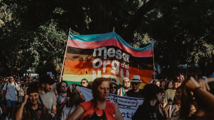 La mesa del Orgullo exige reconocimiento explícito y este jueves concentrarán en la Legislatura