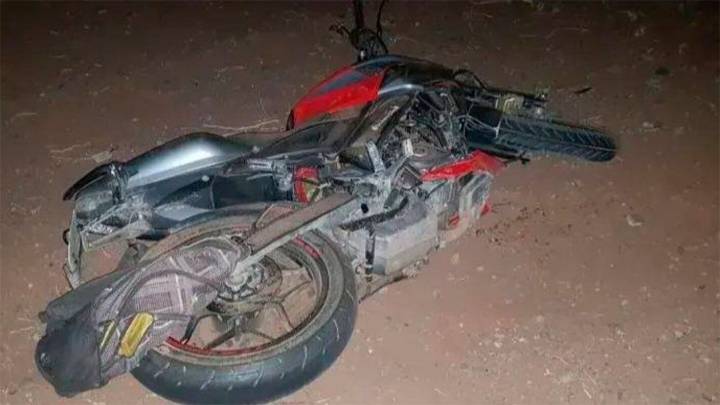 La Plata: un adolescente atropelló a dos nenas mientras hacía piruetas en moto