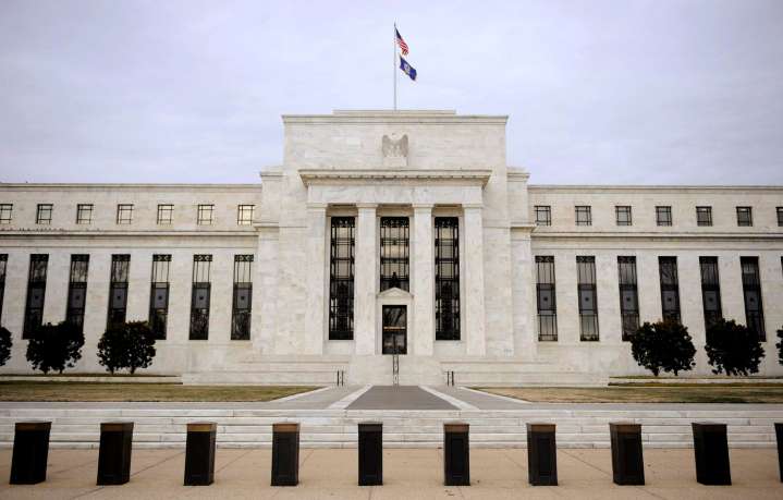 Trump redobla esfuerzos para controlar la Fed, que no da pistas sobre una bajada de tipos