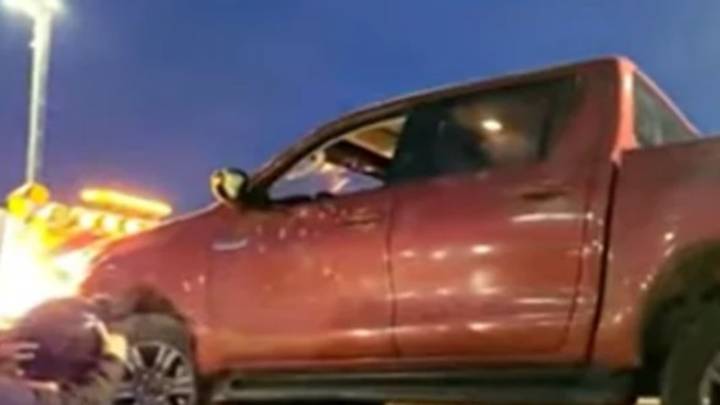 Persecución y tiros en la autopista Cámpora: manejaba una camioneta robada, chocó y lo detuvieron