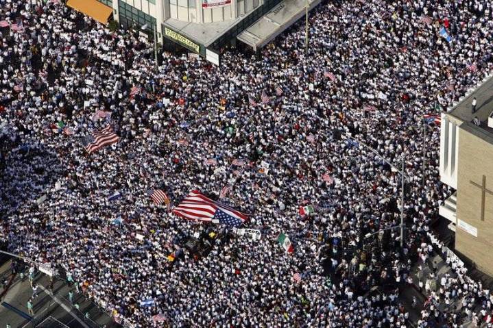 Estadounidenses marchan contra Trump en el Día del Trabajo; lo acusan de favorecer a los más adinerados