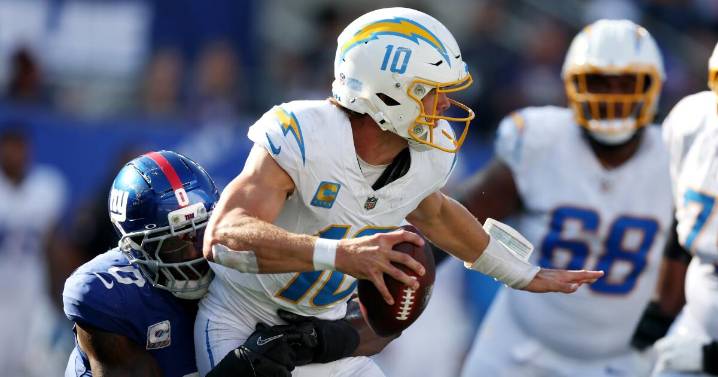 Justin Herbert and Chargers suffer their first loss to rookie Jaxson Dart and Giants