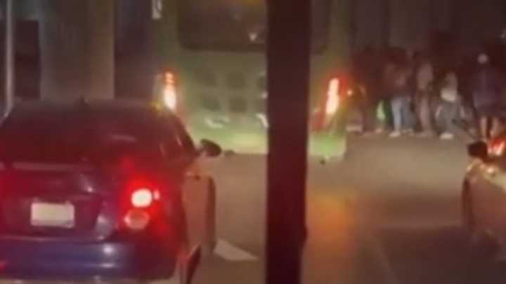 Pasajeros Viven Momentos de Pánico Tras Falla en Camión Sobre Vías del Tren en Escobedo, NL