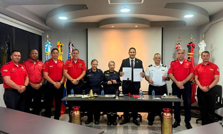 Bomberos Cali cooperación Internacional con Ecuador